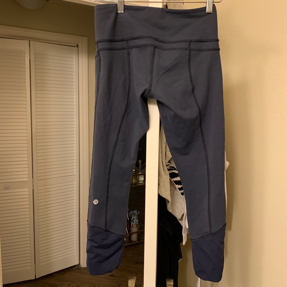 Lululemon size4 mid rise navy bottoms
